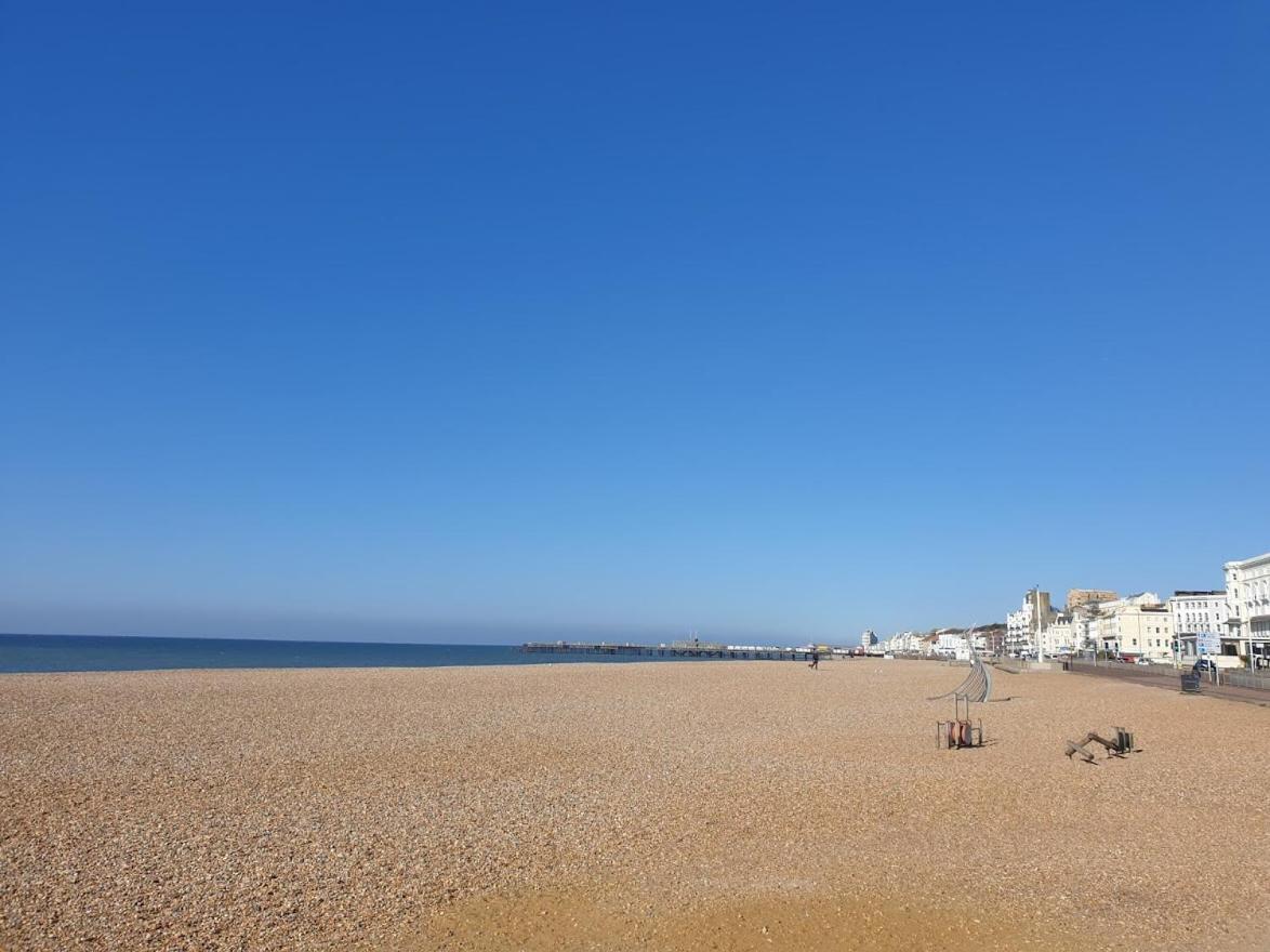 Central Hastings, Stylish-Luxe, Seaside Apartment. ภายนอก รูปภาพ